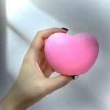 [Pink Heart-Shaped Portable Lamp] Cute Heart-Shaped Night Light - Pink Battery-Powered Bedside Lamp with Non-Rechargeable Button Battery, Portable Eye-Catching Love Atmosphere Light, Ideal Gift for Valentine's, Mother's Day,