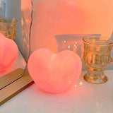 [Pink Heart-Shaped Portable Lamp] Cute Heart-Shaped Night Light - Pink Battery-Powered Bedside Lamp with Non-Rechargeable Button Battery, Portable Eye-Catching Love Atmosphere Light, Ideal Gift for Valentine's, Mother's Day,